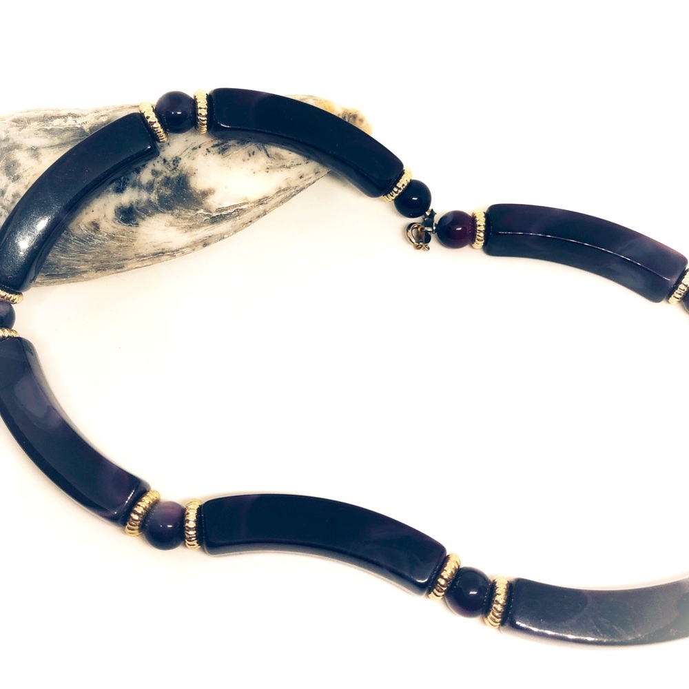 A vintage 80’s bulky necklace